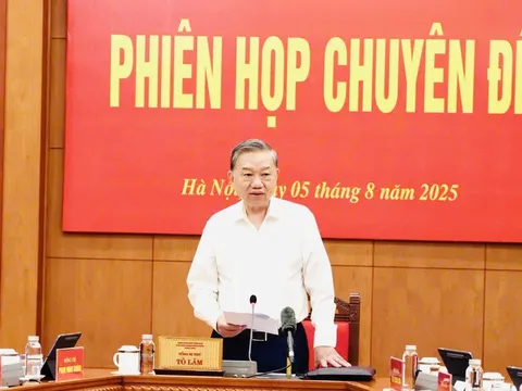 Xác định xây dựng, hoàn thiện thể chế, pháp luật là nhiệm vụ trọng tâm, xuyên suốt