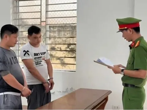 Bắt 2 đối tượng giả danh công an xông vào tụ điểm đánh bạc cướp tài sản