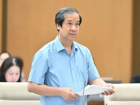 Đề nghị nghiên cứu từng bước miễn phí sách giáo khoa cho học sinh