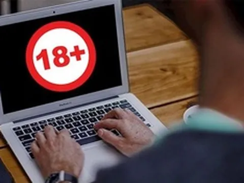 Người đàn ông ở Hà Nội mất gần 2 tỷ đồng sau khi truy cập web 'đen'