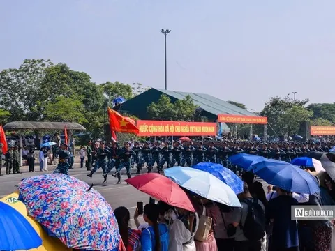 Hà Nội phát miễn phí nước uống, lương khô, bánh cho nhân dân xem diễu binh, diễu hành 2/9