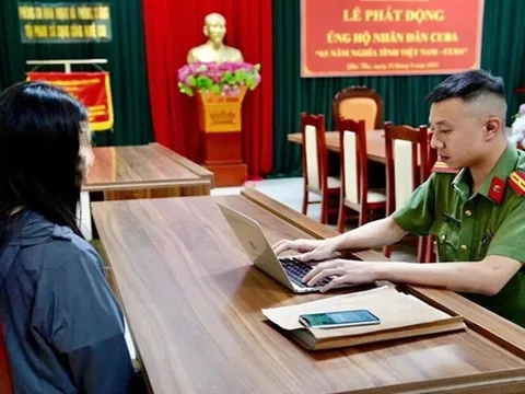 Giải cứu thiếu nữ 18 tuổi bị 'bắt cóc online', ép cởi quần áo để quay clip