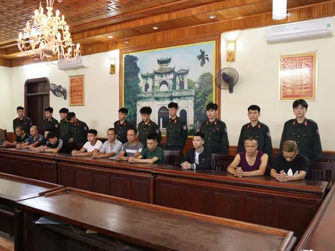 Triệt phá sới bạc 'boong-ke' trong trang trại, bắt giữ 18 đối tượng