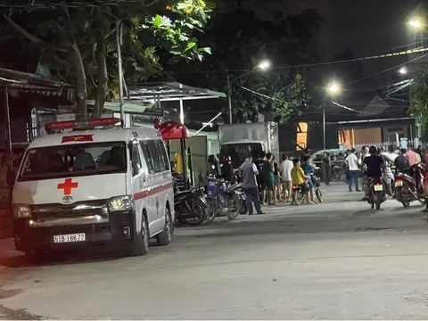Hai vợ chồng tử vong bất thường trước cửa nhà trọ ở TP.HCM