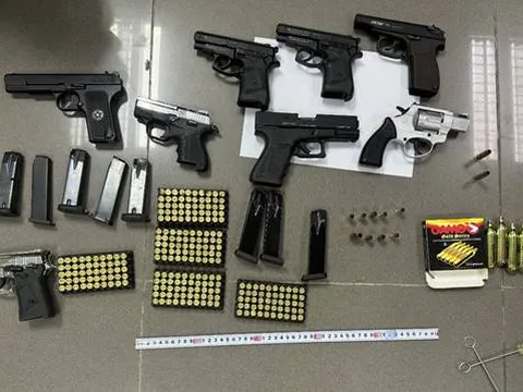 Triệt phá đường dây mua bán trái phép công cụ hỗ trợ, thu giữ nhiều súng, đạn