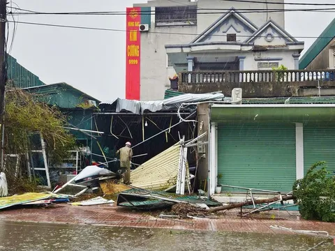 Thủ tướng Chính phủ chỉ đạo khẩn trương khắc phục hậu quả bão số 10 và mưa lũ