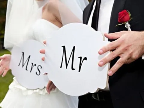 Thủ tục đăng ký kết hôn ở nước ngoài thực hiện như thế nào?