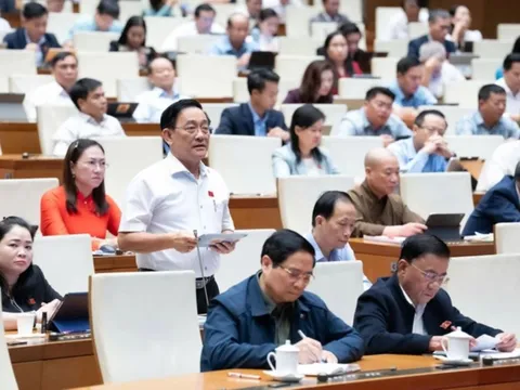 Đề nghị tăng lương cơ sở ngay từ 1/1/2026 để công chức 'nhẹ lòng cống hiến'