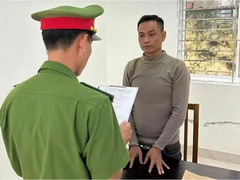 Khởi tố người đàn ông dùng ảnh 'nóng' tống tiền tình cũ