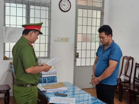 Khởi tố đối tượng dụ dỗ bé gái 13 tuổi vào nhà nghỉ để xâm hại