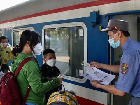 Đề xuất mua, bán vé tàu nhằm mục đích thu lợi bất chính bị phạt đến 4 triệu đồng