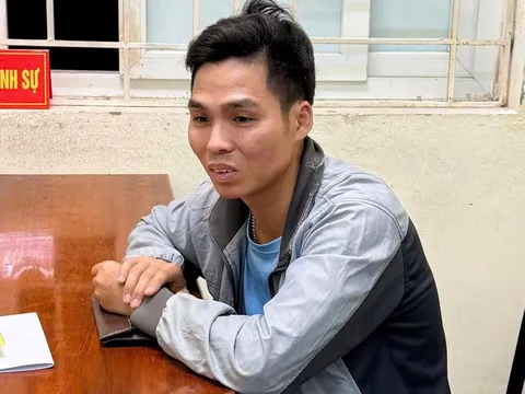 Tạm giữ tài xế xe tải lao xe vào cảnh sát giao thông để bỏ chạy khi bị kiểm tra