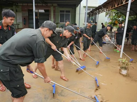 Tập trung khắc phục hậu quả, khôi phục sản xuất kinh doanh, ổn định đời sống Nhân dân sau mưa lũ