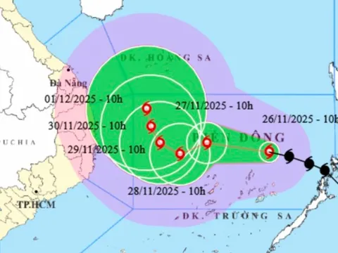 Thủ tướng yêu cầu triển khai các biện pháp cần thiết cao nhất để phòng, tránh, ứng phó bão số 15