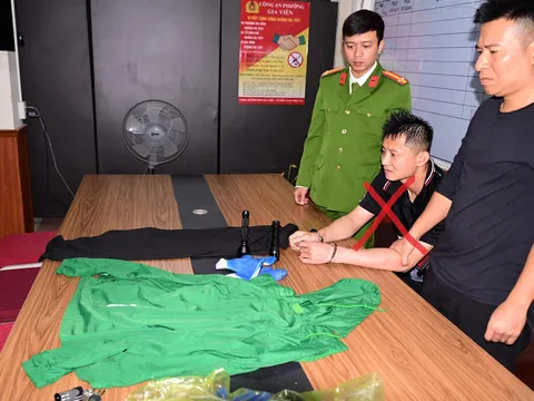 Bắt đối tượng người nước ngoài đập kính hàng loạt ô tô để trộm cắp tài sản