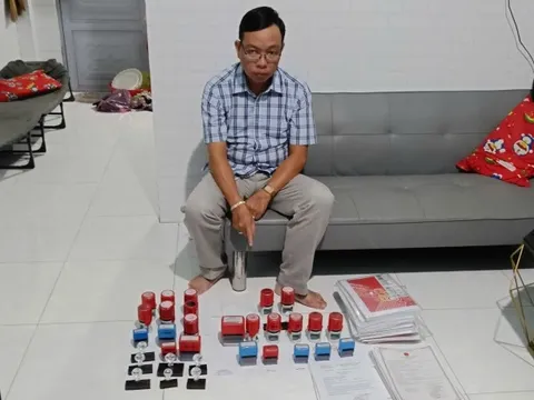 Tạm giữ đối tượng làm giả con dấu, tài liệu của cơ quan, tổ chức