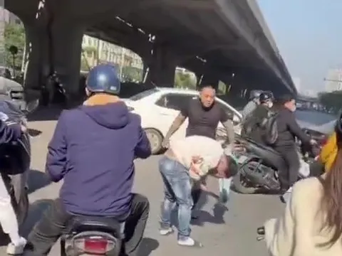 Tạm giữ hình sự tài xế đánh người sau va chạm giao thông