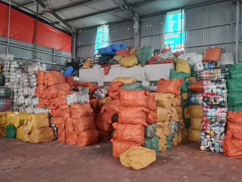 Phát hiện hơn 94 tấn quần áo cũ không rõ nguồn gốc ở Hải Phòng
