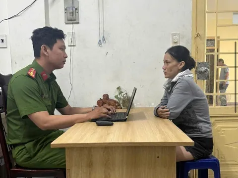 Bắt người mẹ dẫn con 9 tuổi đi lột bông tai vàng của bé gái ở TP.HCM