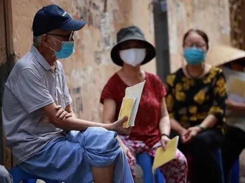 Người từ 70 tuổi trở lên được chi trả 500.000 đồng tiền trợ cấp hưu trí xã hội hằng tháng theo điều kiện nào?