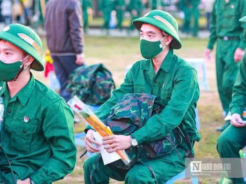 Sinh viên hết thời gian khóa học nhưng còn nợ môn có được tạm hoãn nghĩa vụ quân sự?