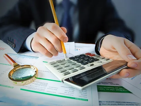 Từ ngày 1/1/2026, thu phí và lệ phí không đúng quy định bị xử phạt ra sao?