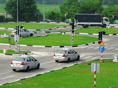Quy định mới về phí thi sát hạch và lệ phí cấp giấy phép lái xe