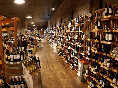 Phát sinh doanh thu đồng thời 2 loại hàng hóa chịu thuế suất khác nhau, hạch toán thế nào?