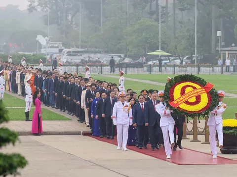Lãnh đạo Đảng, Nhà nước và các ĐBQH khóa XVI vào Lăng viếng Chủ tịch Hồ Chí Minh