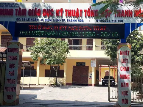 Vụ 7 học sinh nói xấu giáo viên trên facebook: Nên kỷ luật cả thầy cô