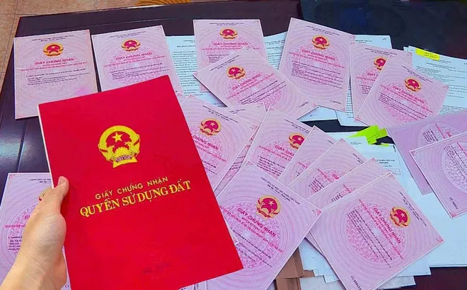 Đất do thôn, xã giao trái thẩm quyền có được cấp sổ đỏ?