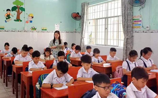 Quy định mới về tiền lương, phụ cấp của nhà giáo hợp đồng toàn thời gian sau khi nghỉ hưu