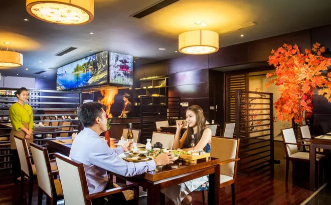Kinh doanh nhà hàng ăn uống, có phải tách riêng doanh thu món ăn và đồ uống khi tính thuế GTGT?