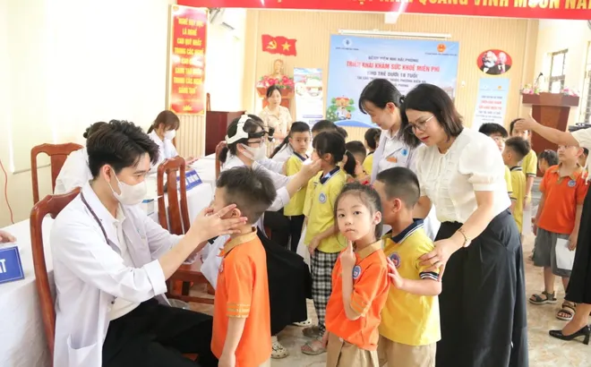 Đề xuất chính sách khuyến khích, khen thưởng đối với tập thể, cá nhân thực hiện tốt công tác dân số