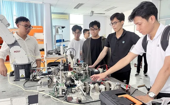 Hoàn thiện cơ chế triển khai học bổng cho người học ngành công nghệ chiến lược